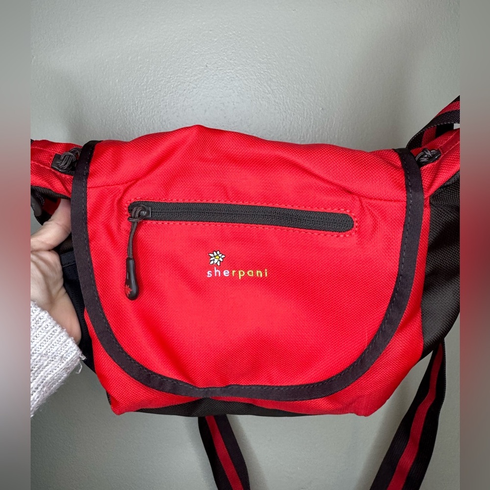 Sherpani‎ Red Crossbody Travel Bag w/ Coin Pouch